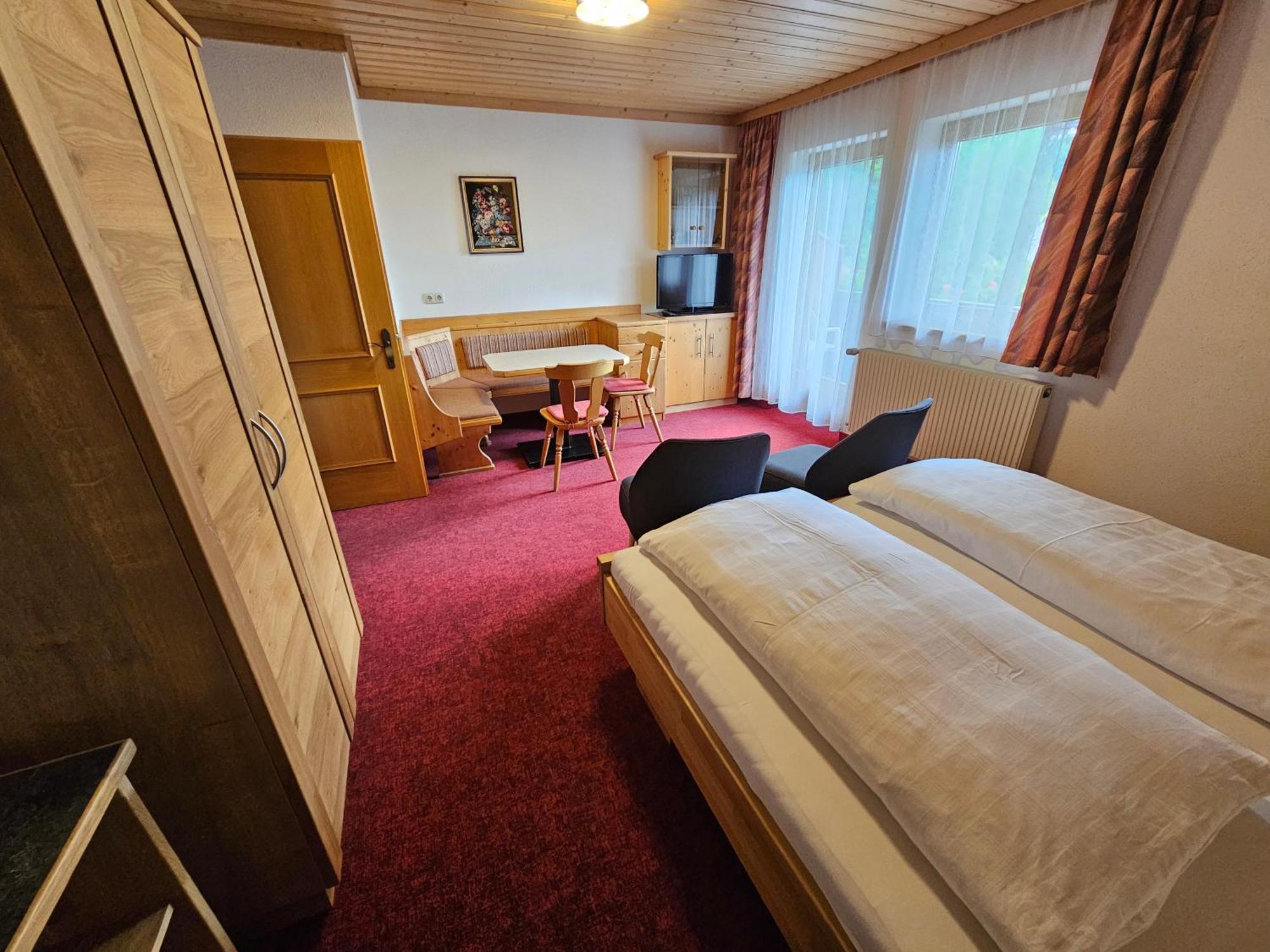 היליגנבלוט Pension Appartement Ambrosi מראה חיצוני תמונה